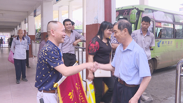 郴汽集團嘉禾城鄉(xiāng)公交好司機，百萬存折尋失主